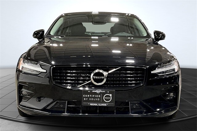 2022 Volvo S60 B5 Momentum photo 3