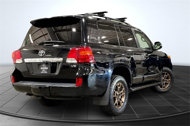 2015 Toyota Land Cruiser Base photo 2