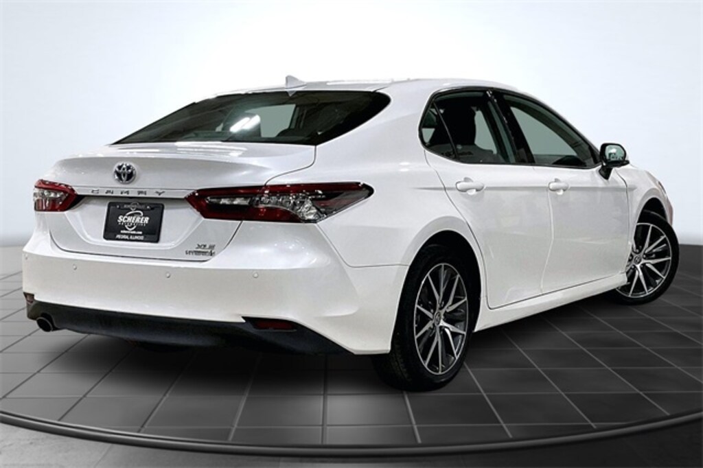 Used 2022 Toyota Camry Hybrid XLE Sedan