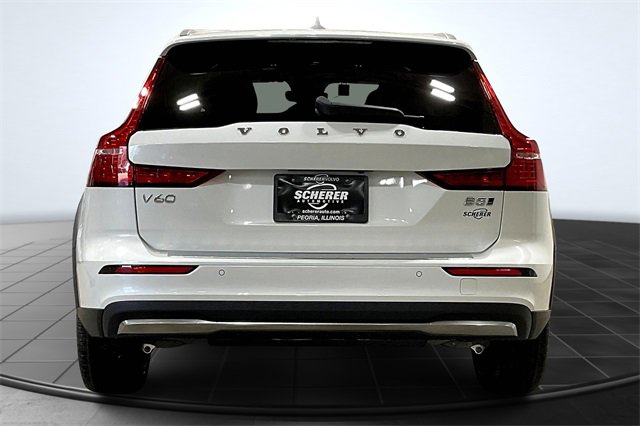 2025 Volvo V60 Cross Country B5 Plus photo 4