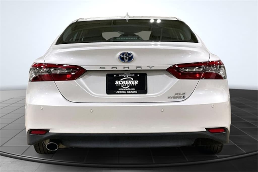 Used 2022 Toyota Camry Hybrid XLE Sedan