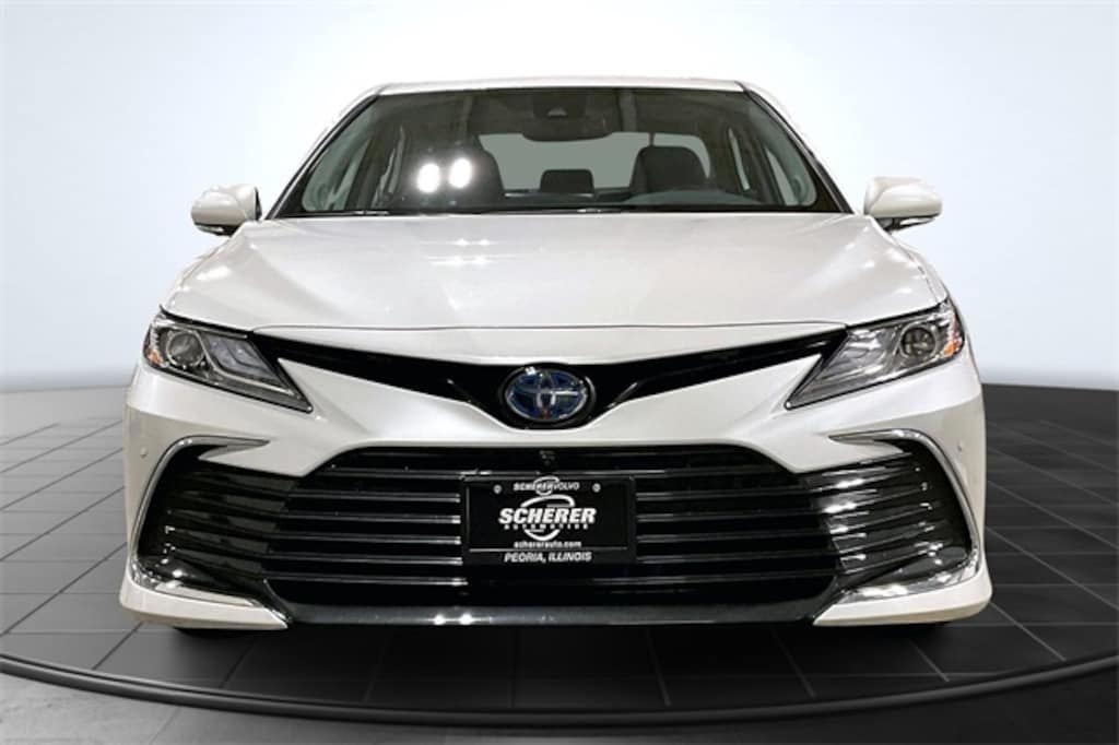 Used 2022 Toyota Camry Hybrid XLE Sedan