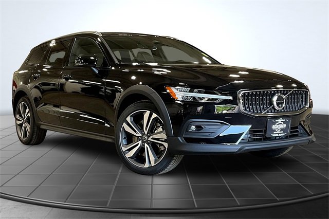 2026 Volvo V60 Cross Country B5 AWD Plus photo 2