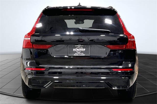 2025 Volvo XC60 B5 Black Edition photo 4