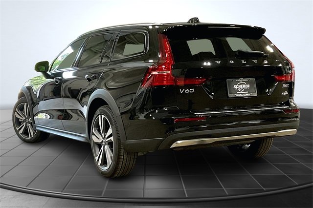 2026 Volvo V60 Cross Country B5 AWD Plus photo 3