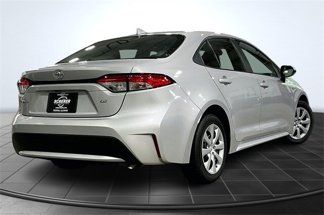 2022 Toyota Corolla LE photo 2