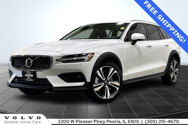 2025 Volvo V60 Cross Country Plus's photo