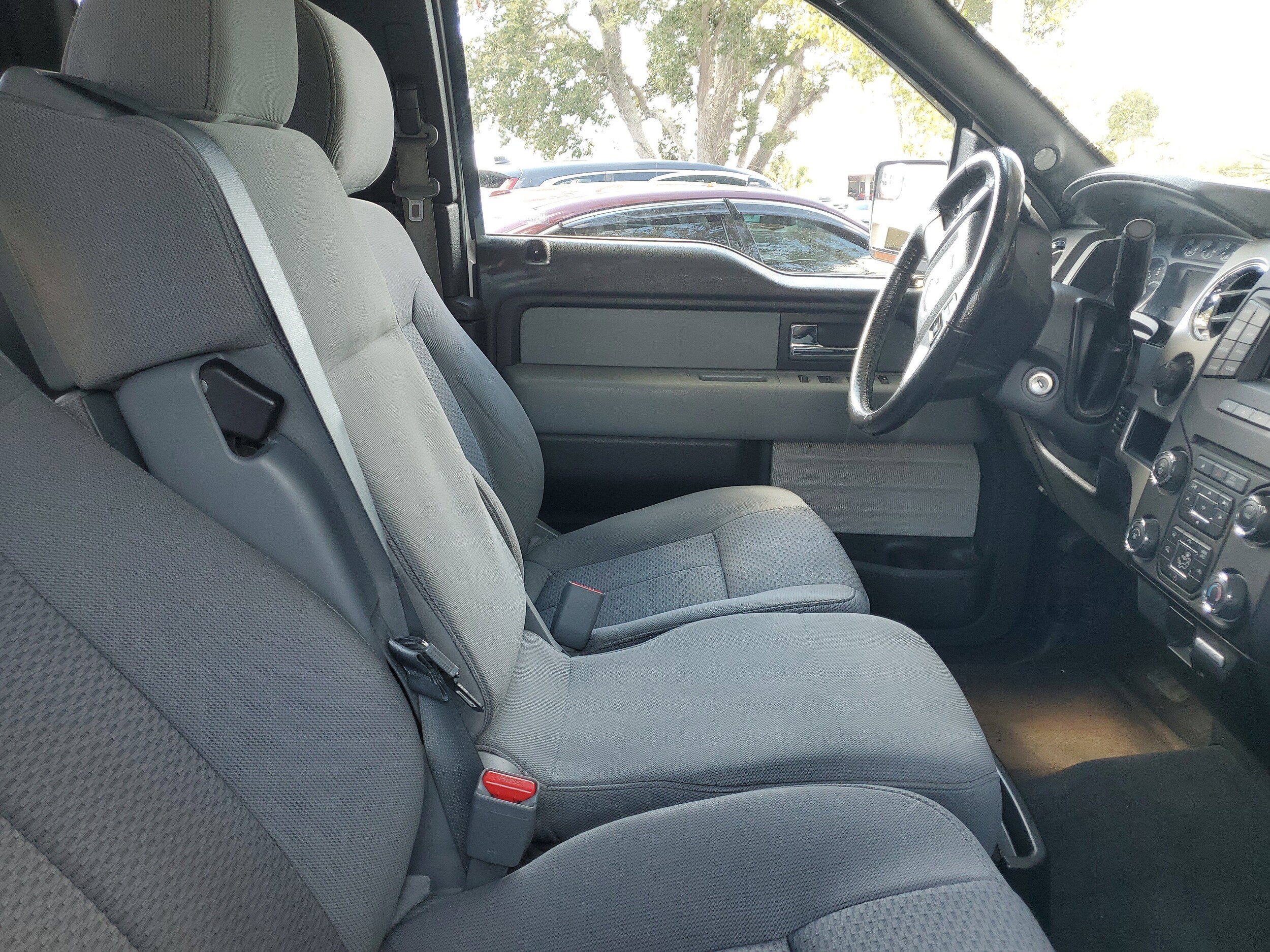 2014 Ford F-150 XLT photo 2