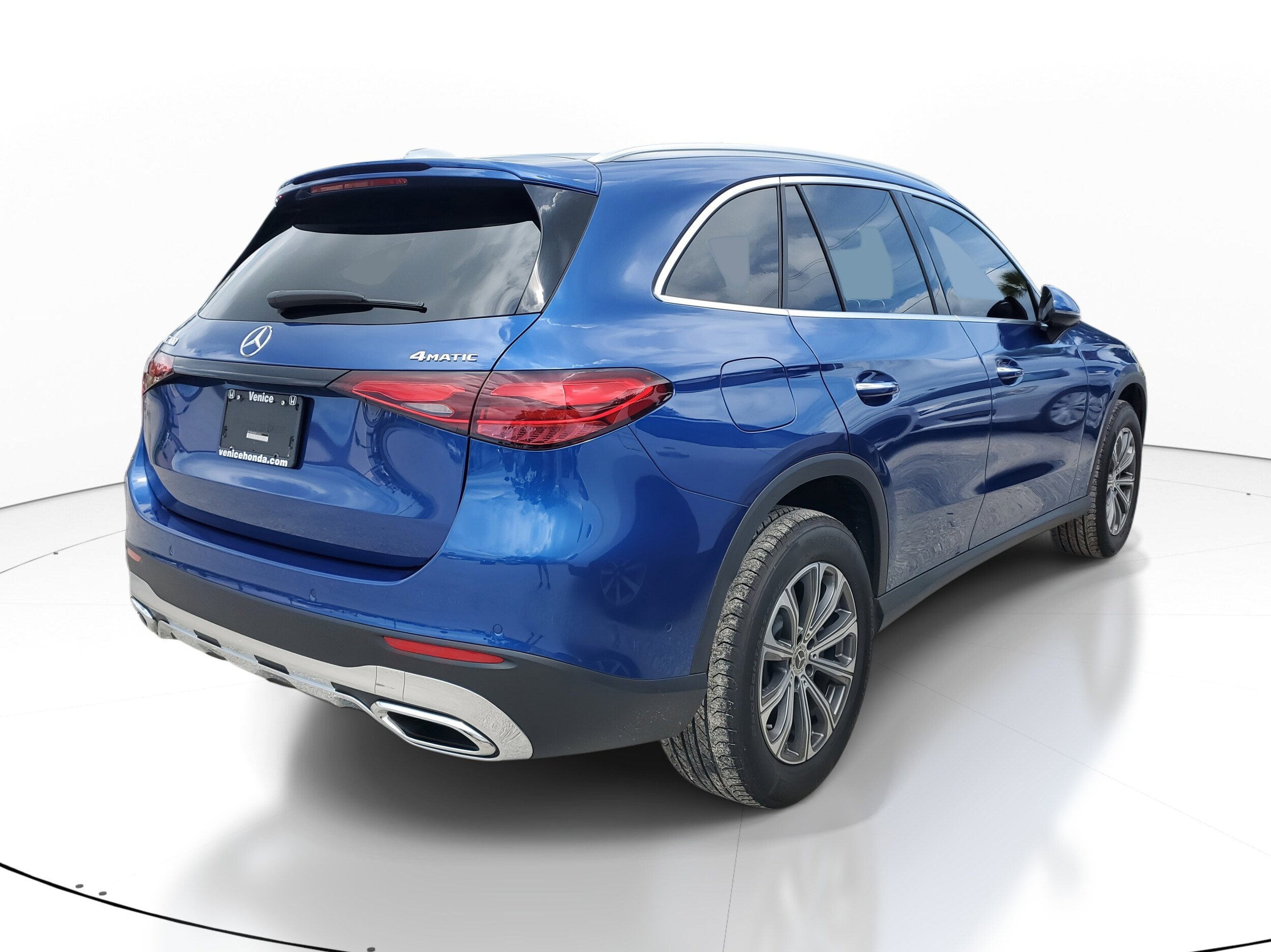 2024 Mercedes Benz GLC 300 photo 3