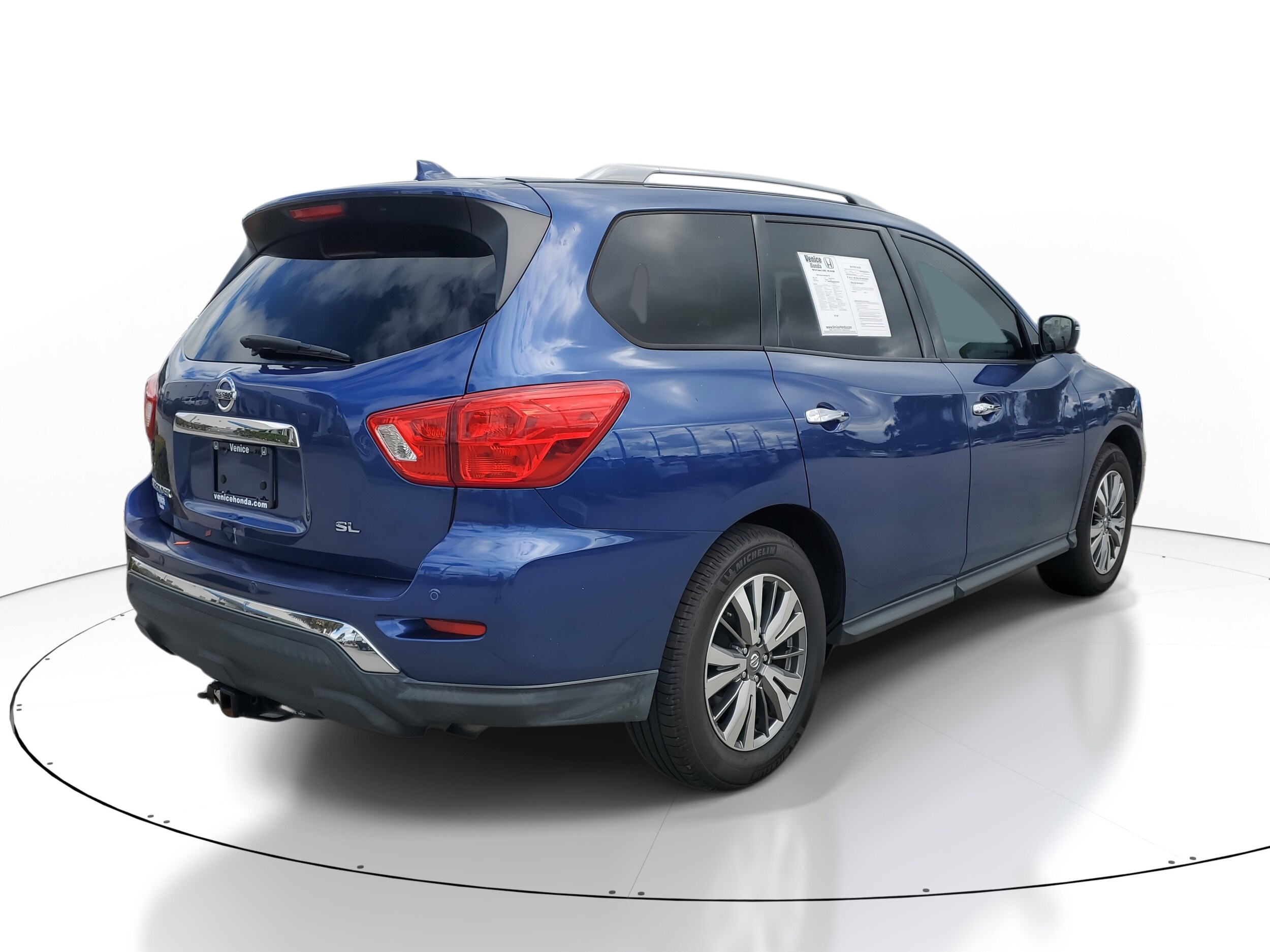 2019 Nissan Pathfinder SL photo 3