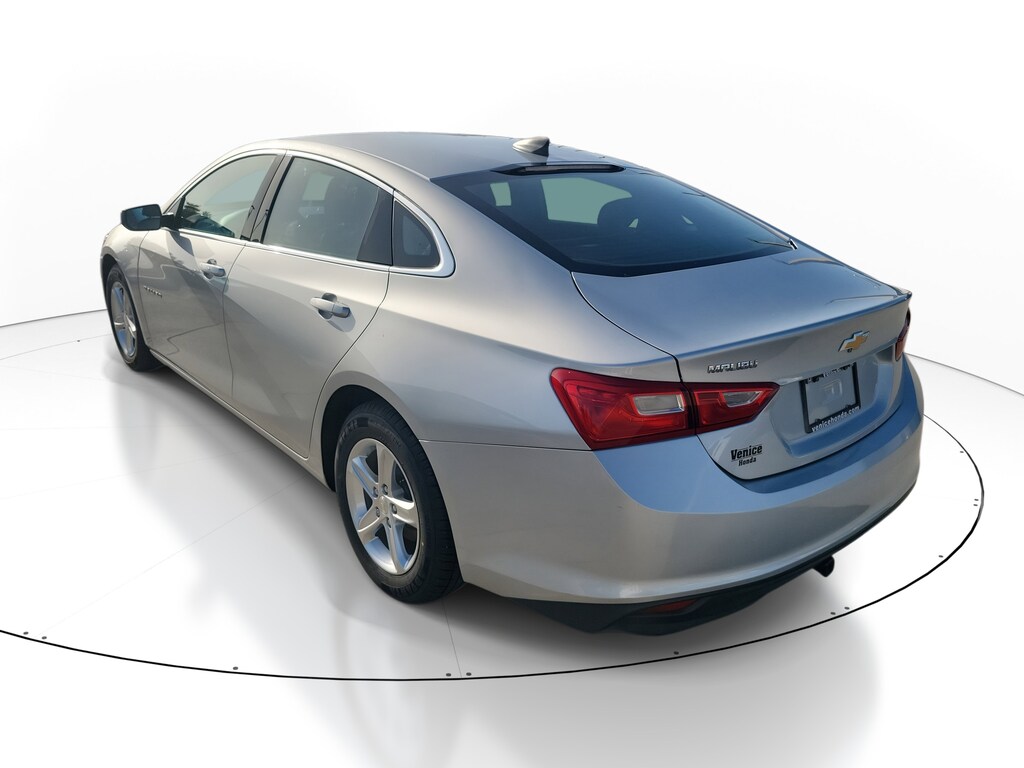 2019 Chevrolet Malibu LS photo 3
