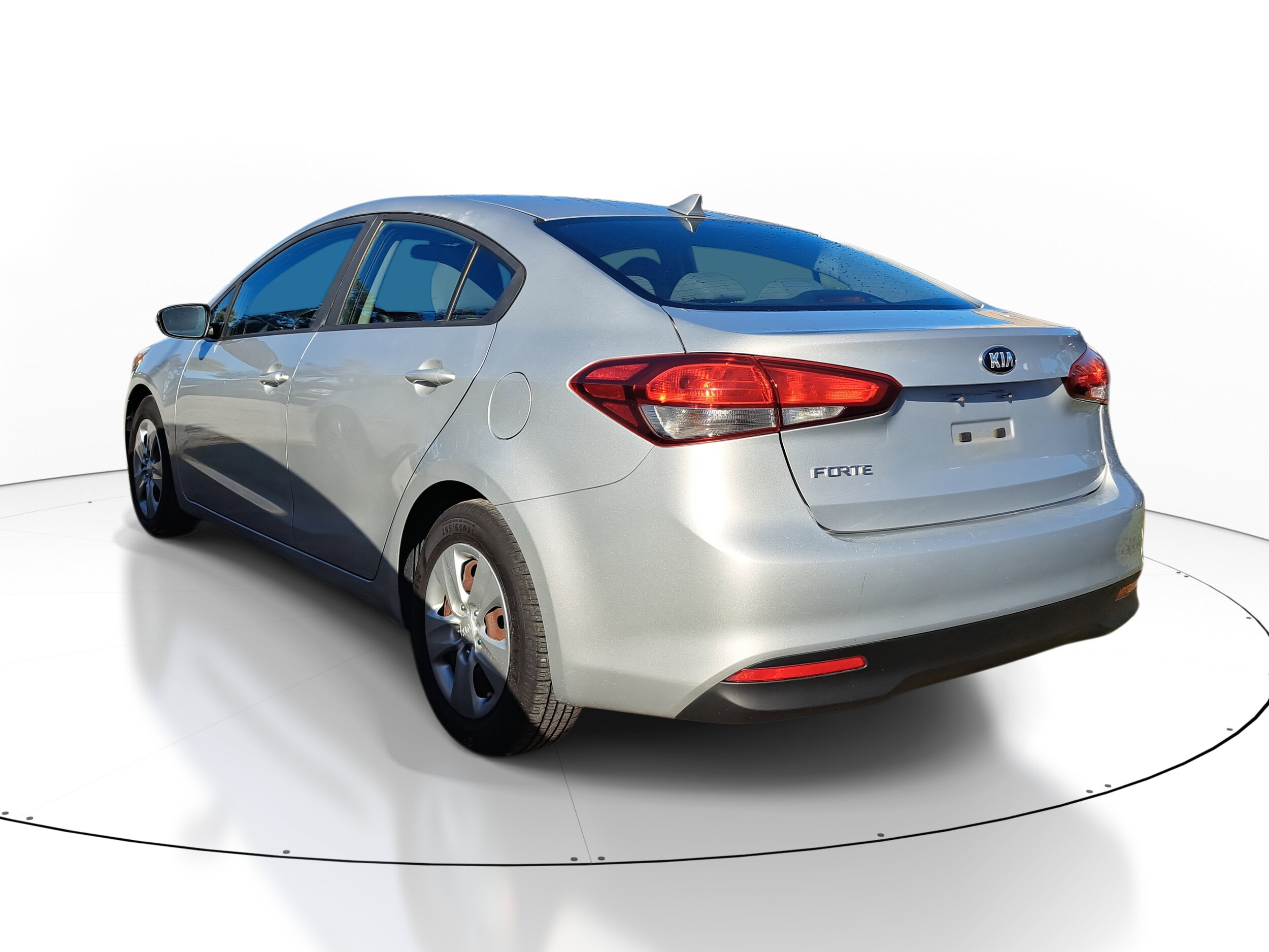 2018 Kia Forte LX Base photo 4