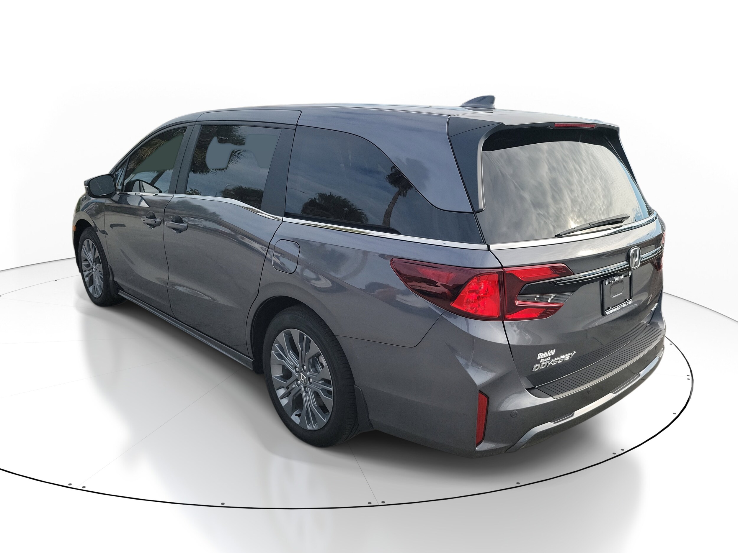 2025 Honda Odyssey Touring photo 3