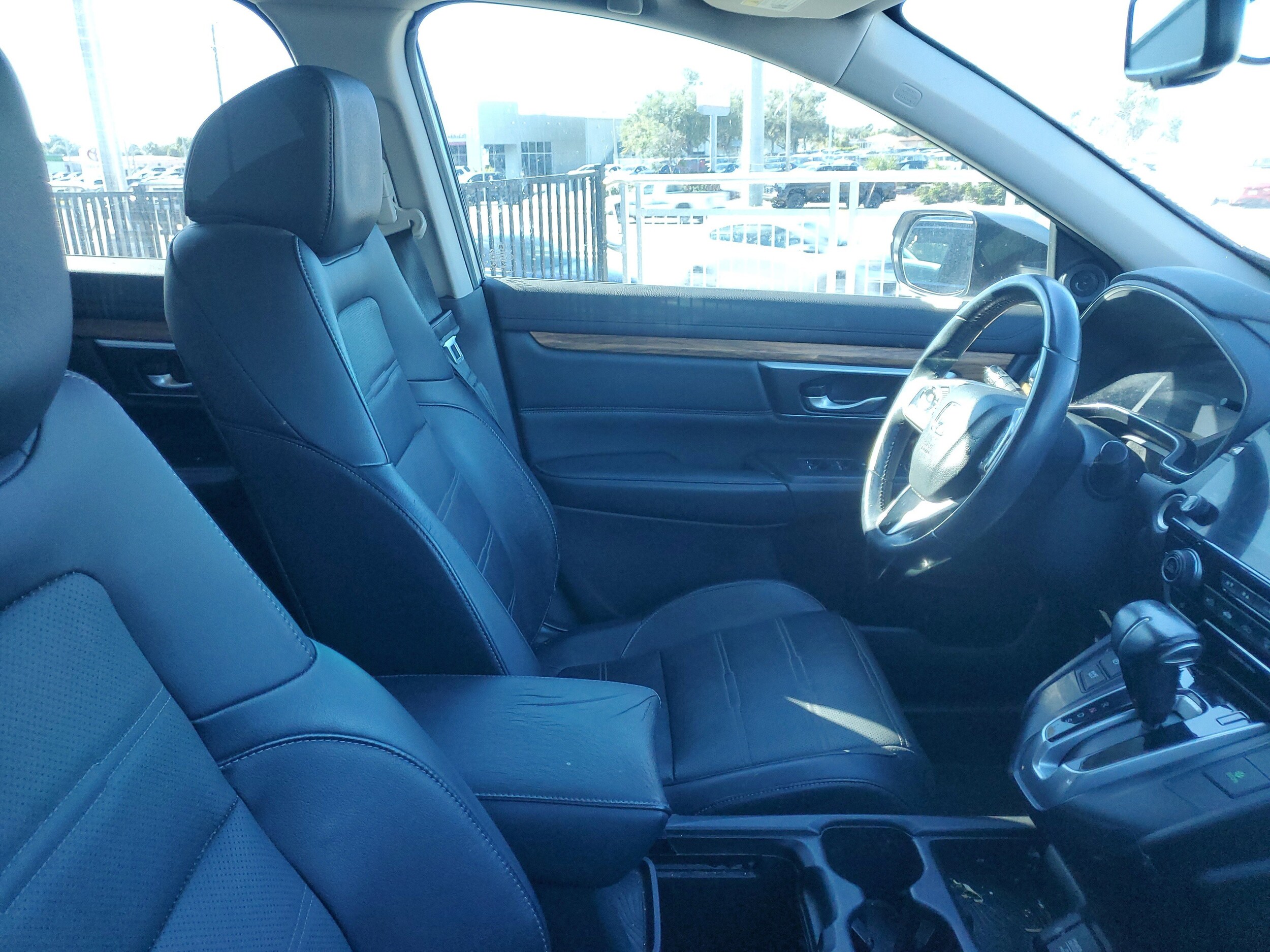 2017 Honda CR-V Touring photo 2