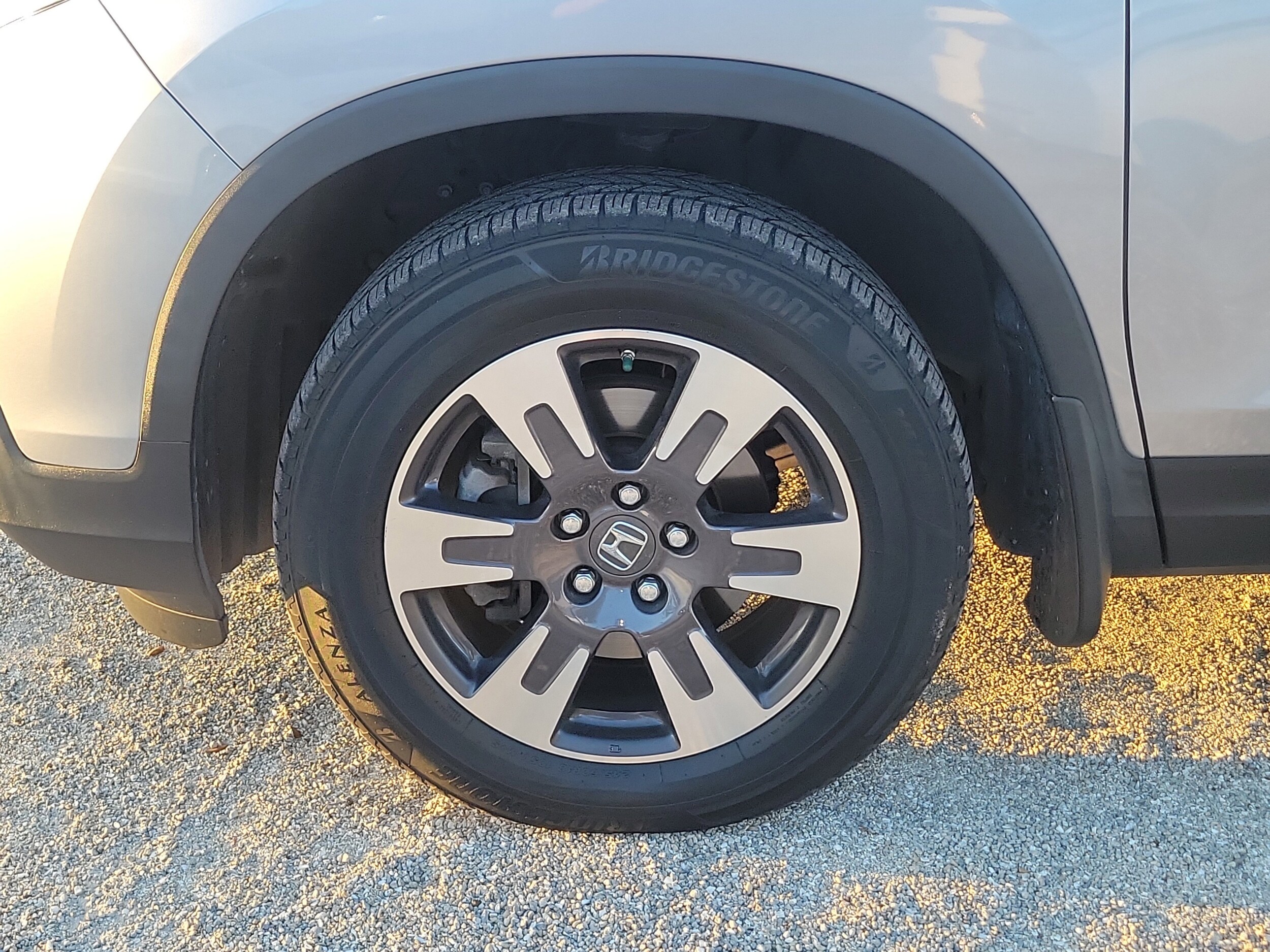 2019 Honda Ridgeline RTL-E photo 2