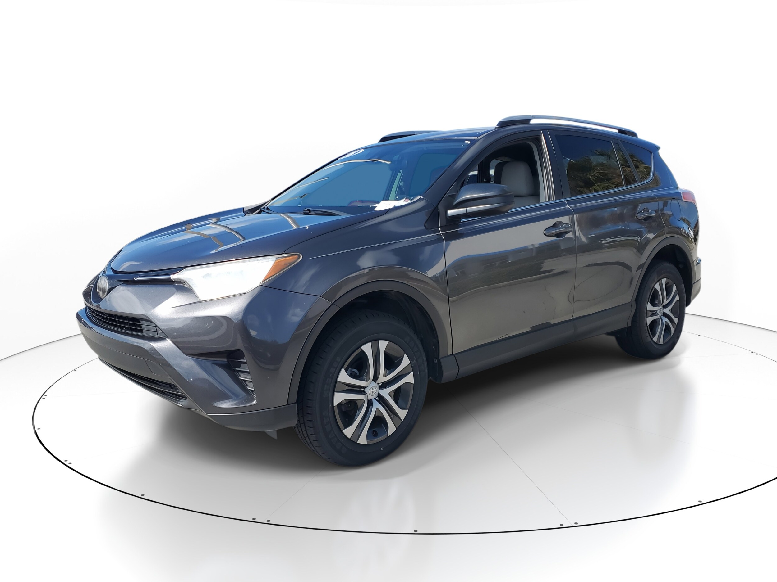 2018 Toyota RAV4 LE photo 2