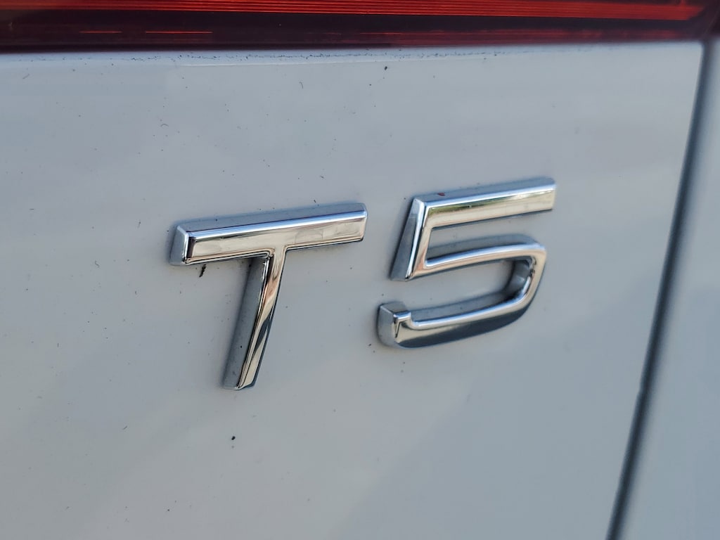 Used 2021 Volvo XC60 Momentum T5 FWD Momentum