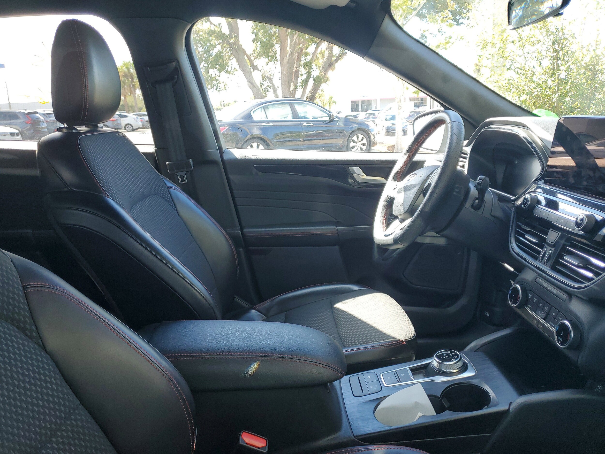 2024 Ford Escape ST-Line photo 2