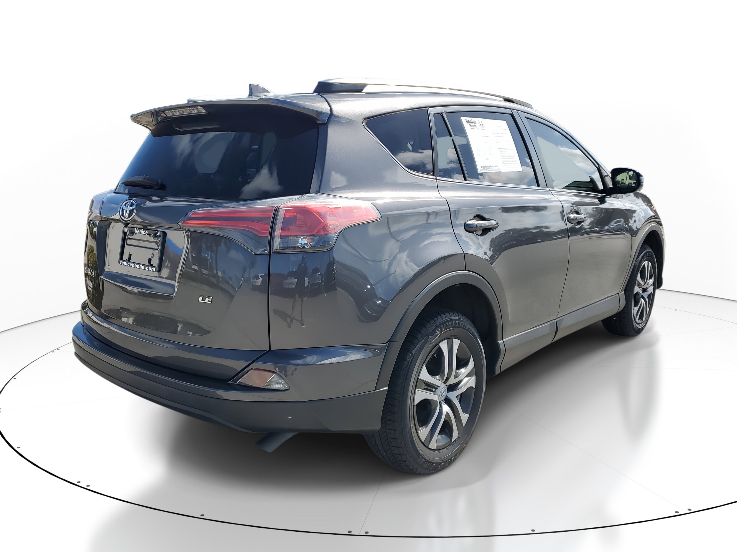2018 Toyota RAV4 LE photo 4