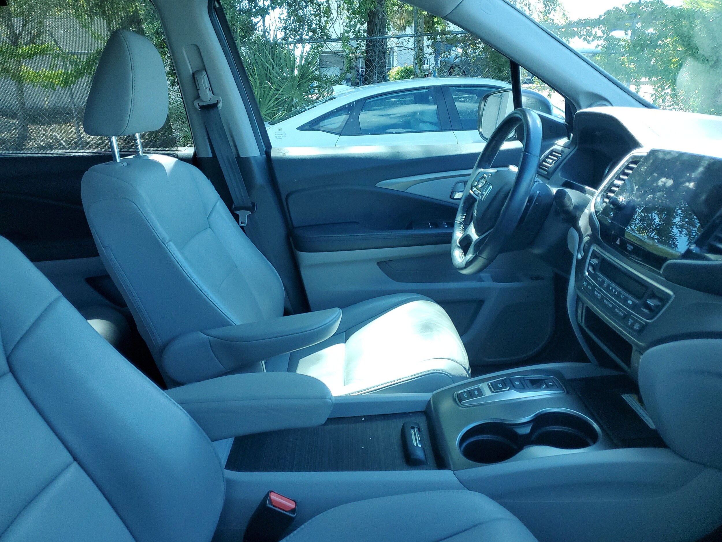 2022 Honda Pilot Special Edition photo 2