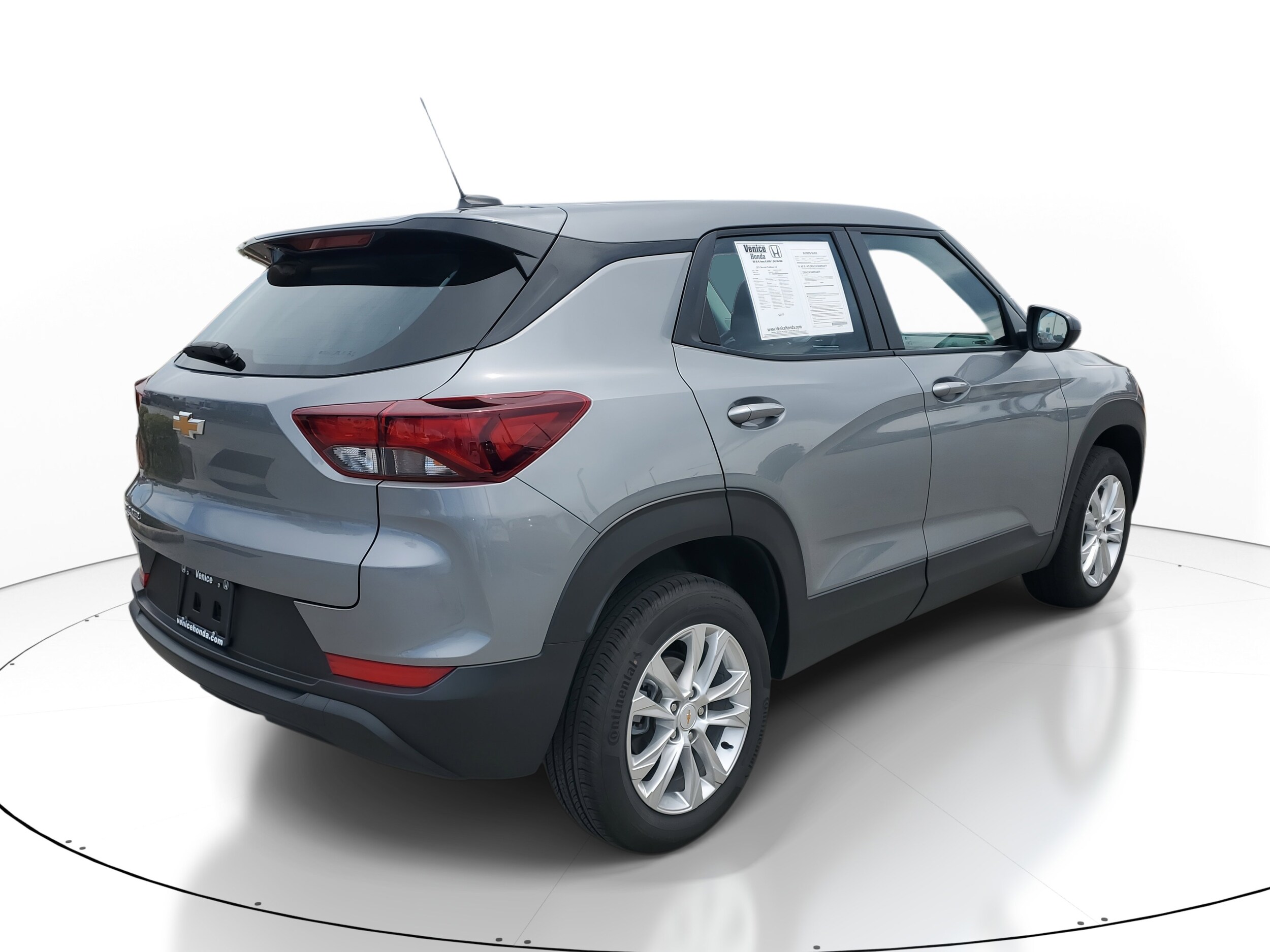2023 Chevrolet Trailblazer LS photo 3