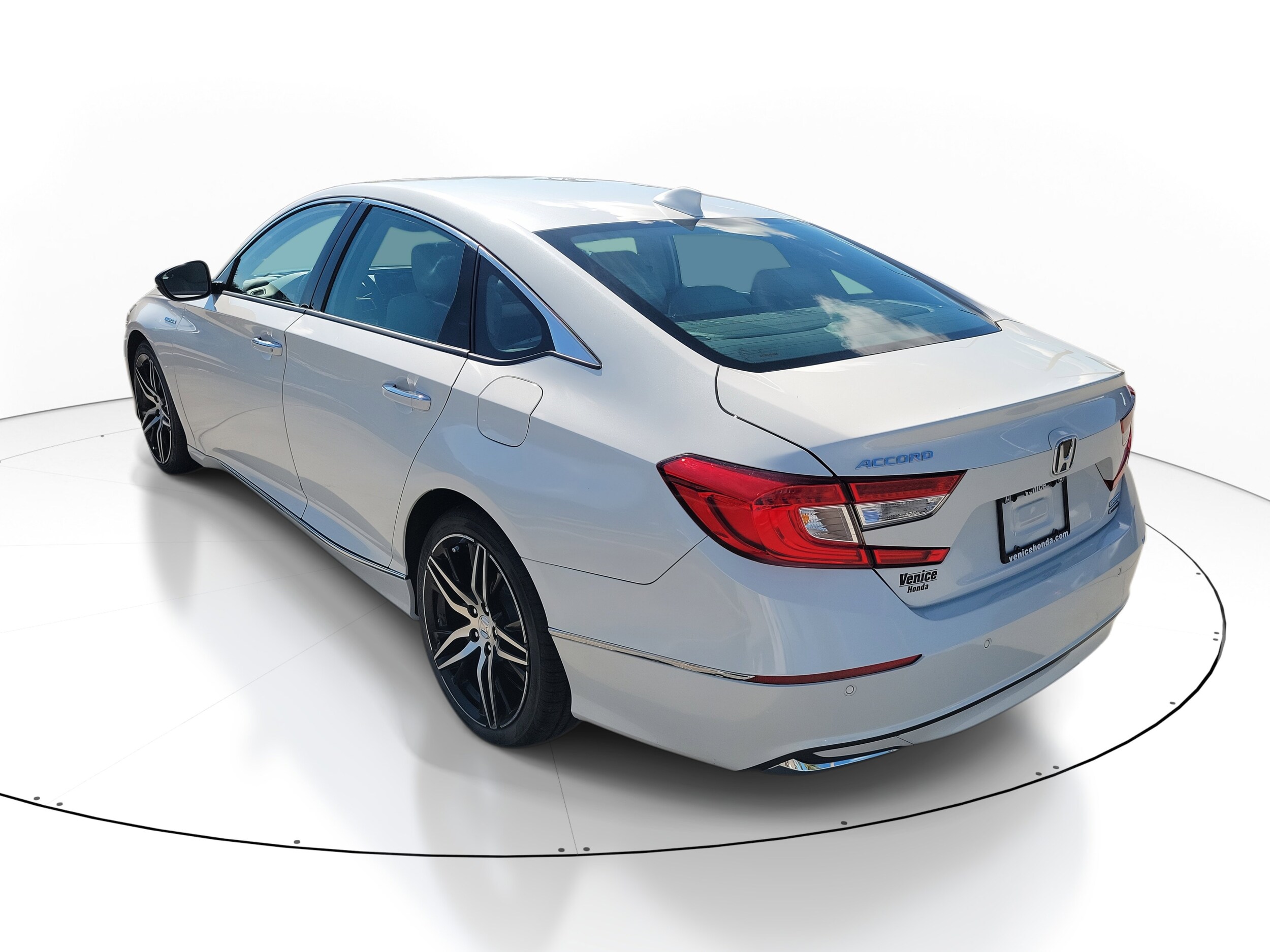 2022 Honda Accord Hybrid Touring photo 2