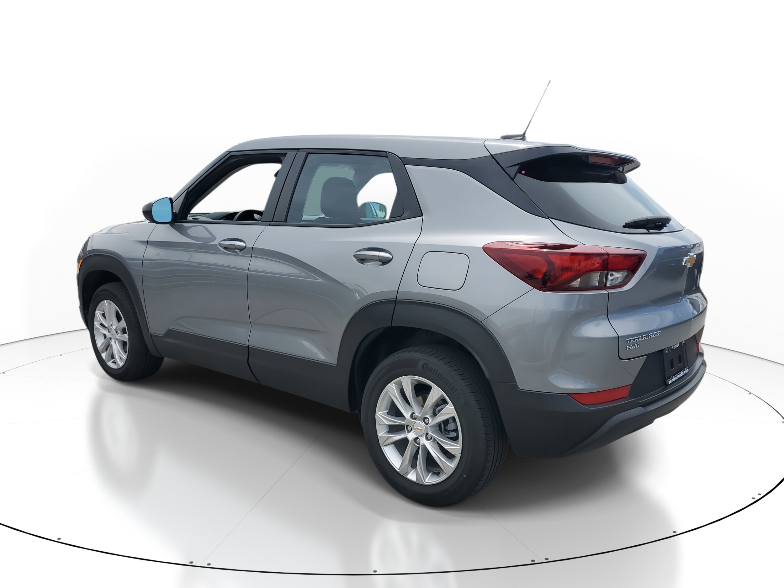 2023 Chevrolet Trailblazer LS photo 2