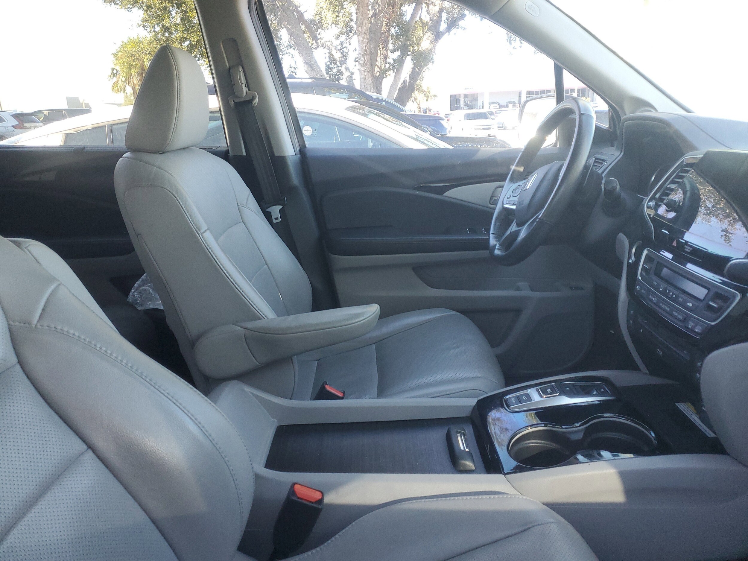 2020 Honda Pilot Elite photo 2