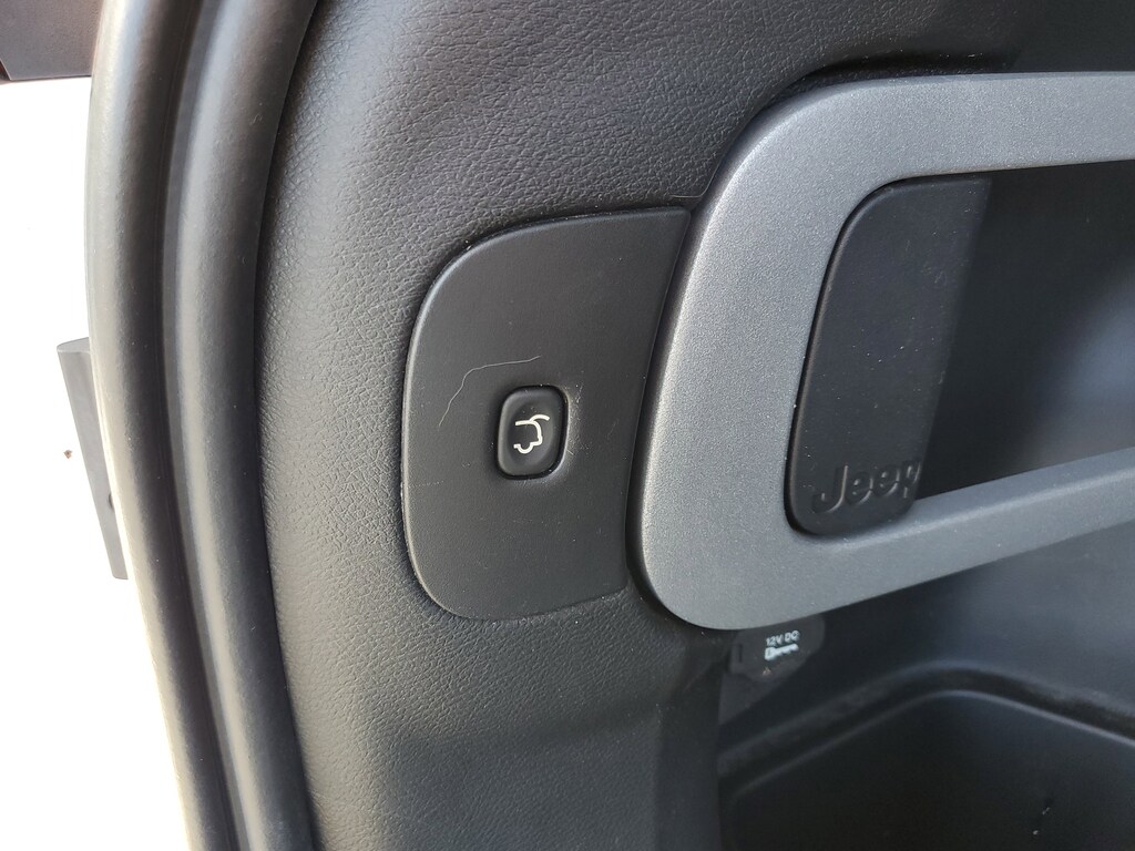 2016 Jeep Cherokee Trailhawk photo 2