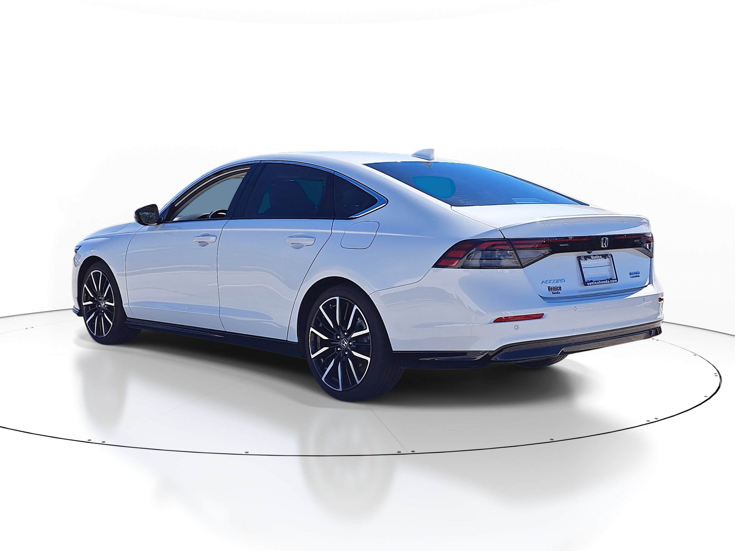 2024 Honda Accord Hybrid Touring photo 3