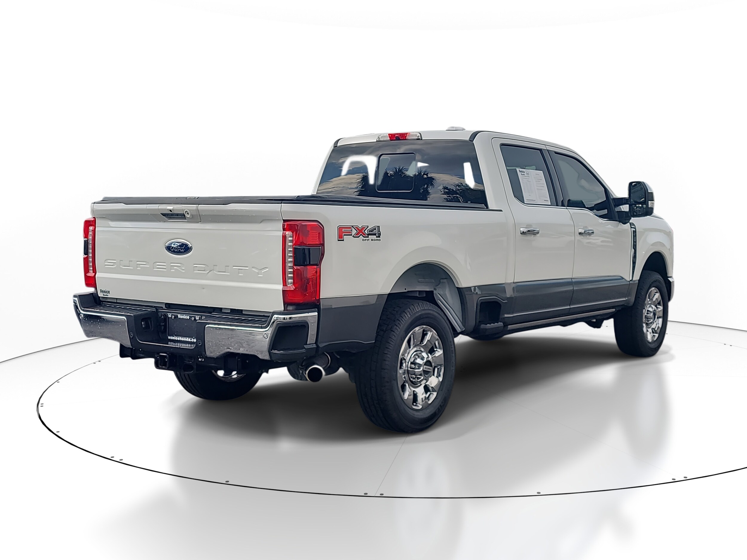 2023 Ford F-250 Lariat photo 3