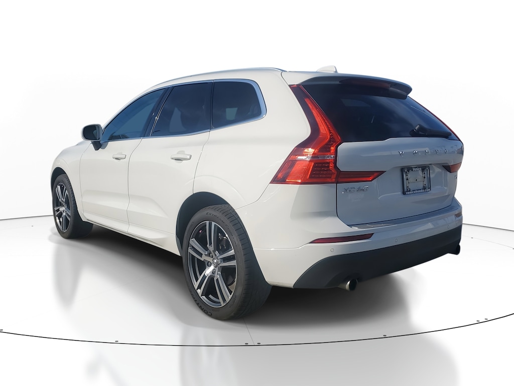2021 Volvo XC60 Momentum T5 photo 3