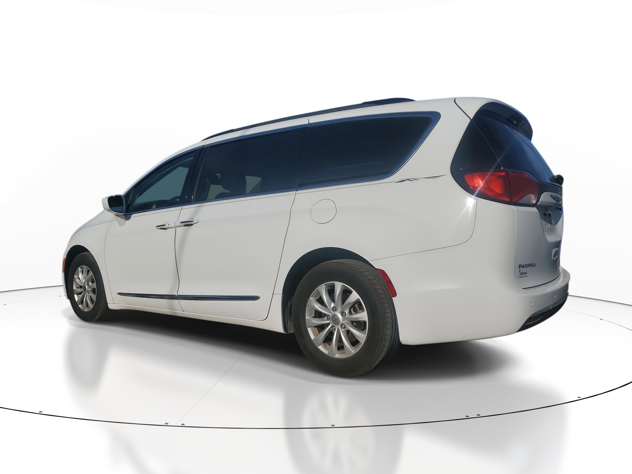 2017 Chrysler Pacifica Touring L photo 3