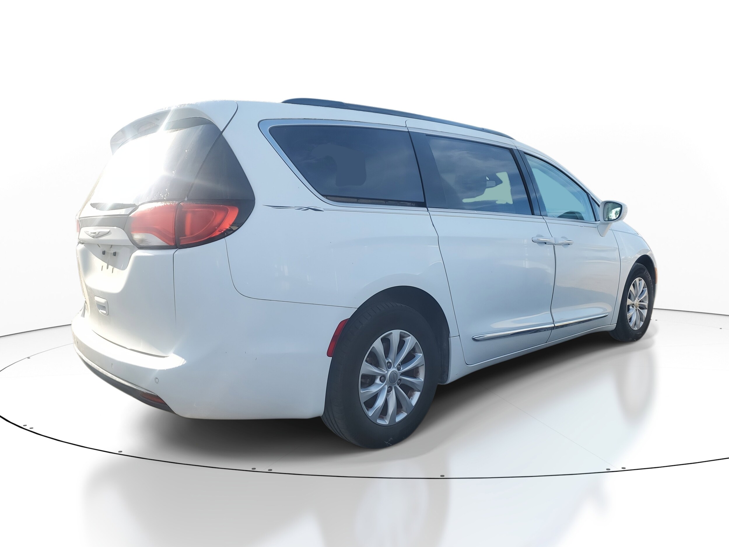 2017 Chrysler Pacifica Touring L photo 2