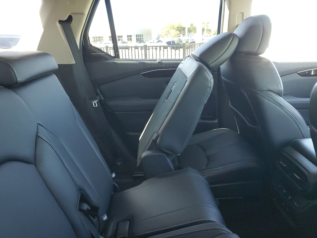 2024 Honda Pilot Touring photo 3
