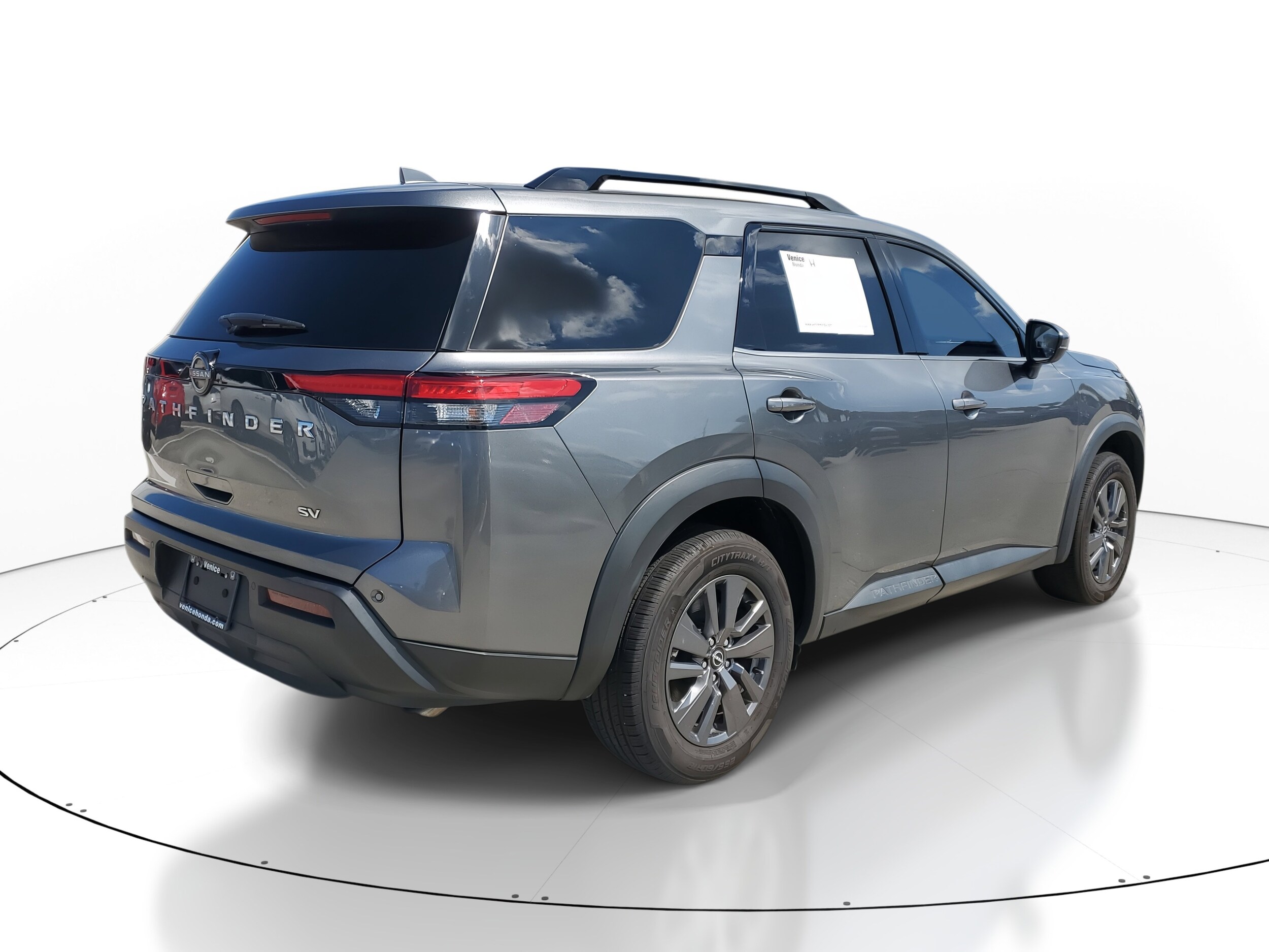 2022 Nissan Pathfinder SV photo 3