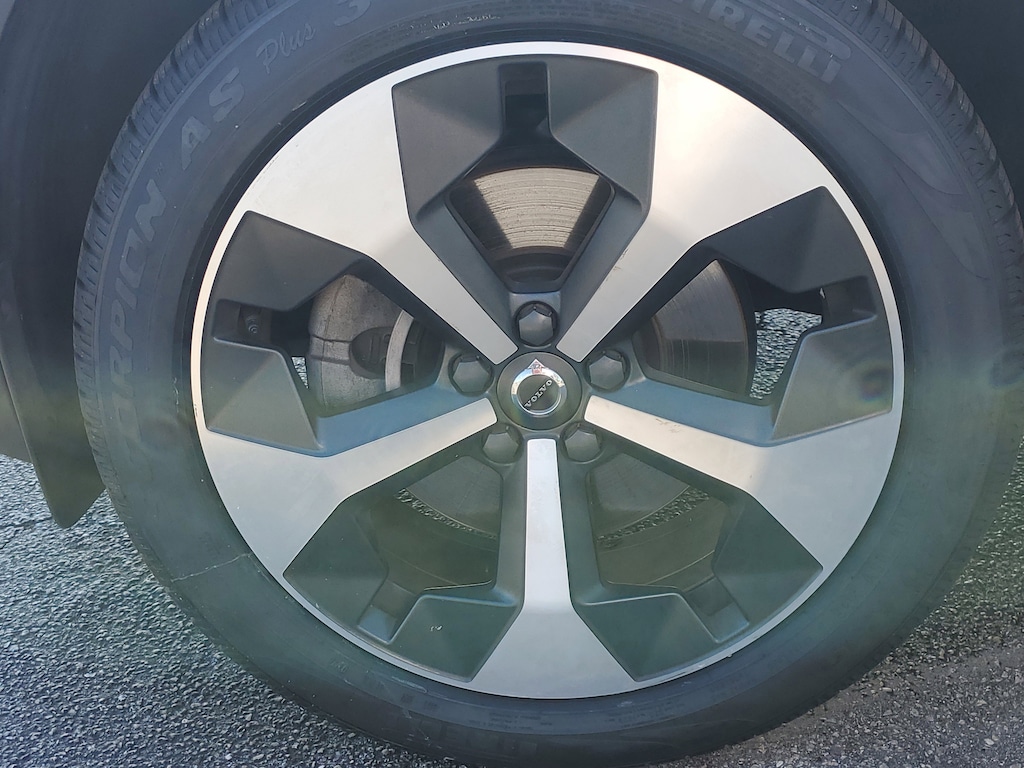 Used 2024 Volvo XC40 B5 Plus Dark SUV