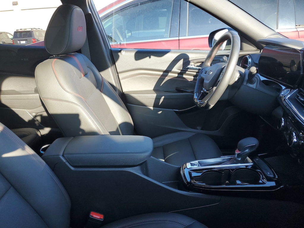 Used 2025 Chevrolet Trax 2RS SUV