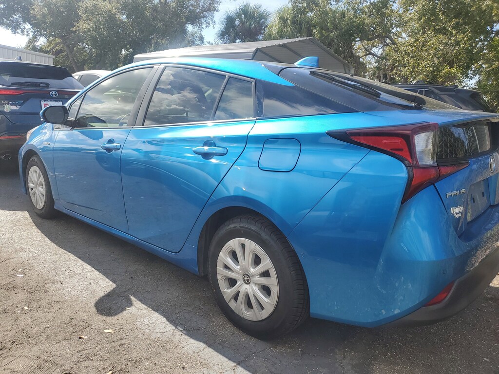 2020 Toyota Prius LE photo 3