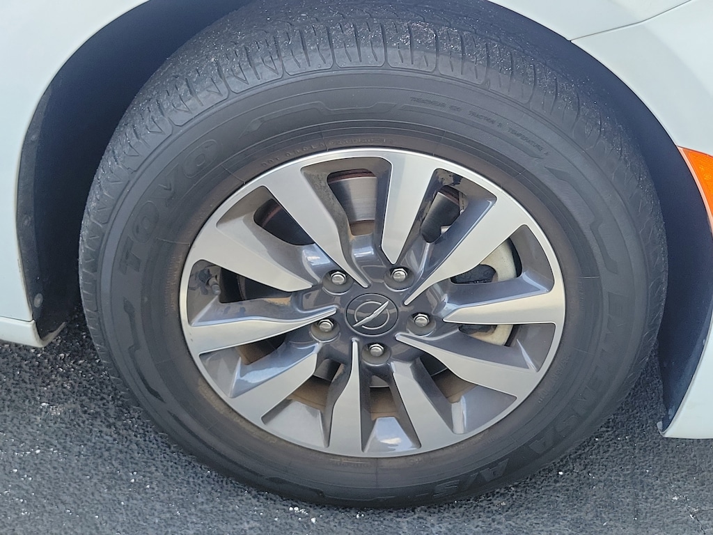 Used 2021 Chrysler Pacifica Touring L Van Passenger Van