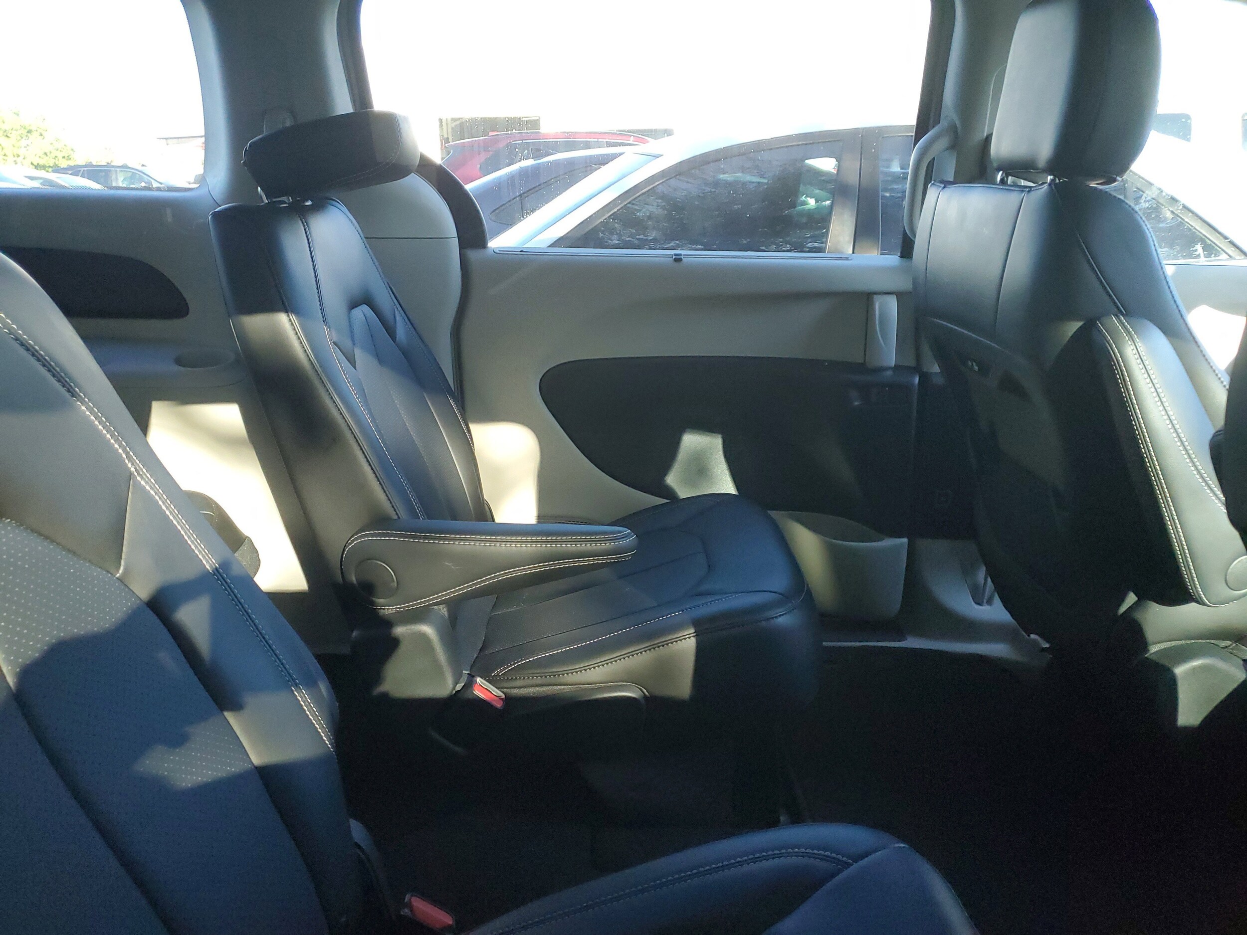 2024 Chrysler Pacifica Touring L photo 3