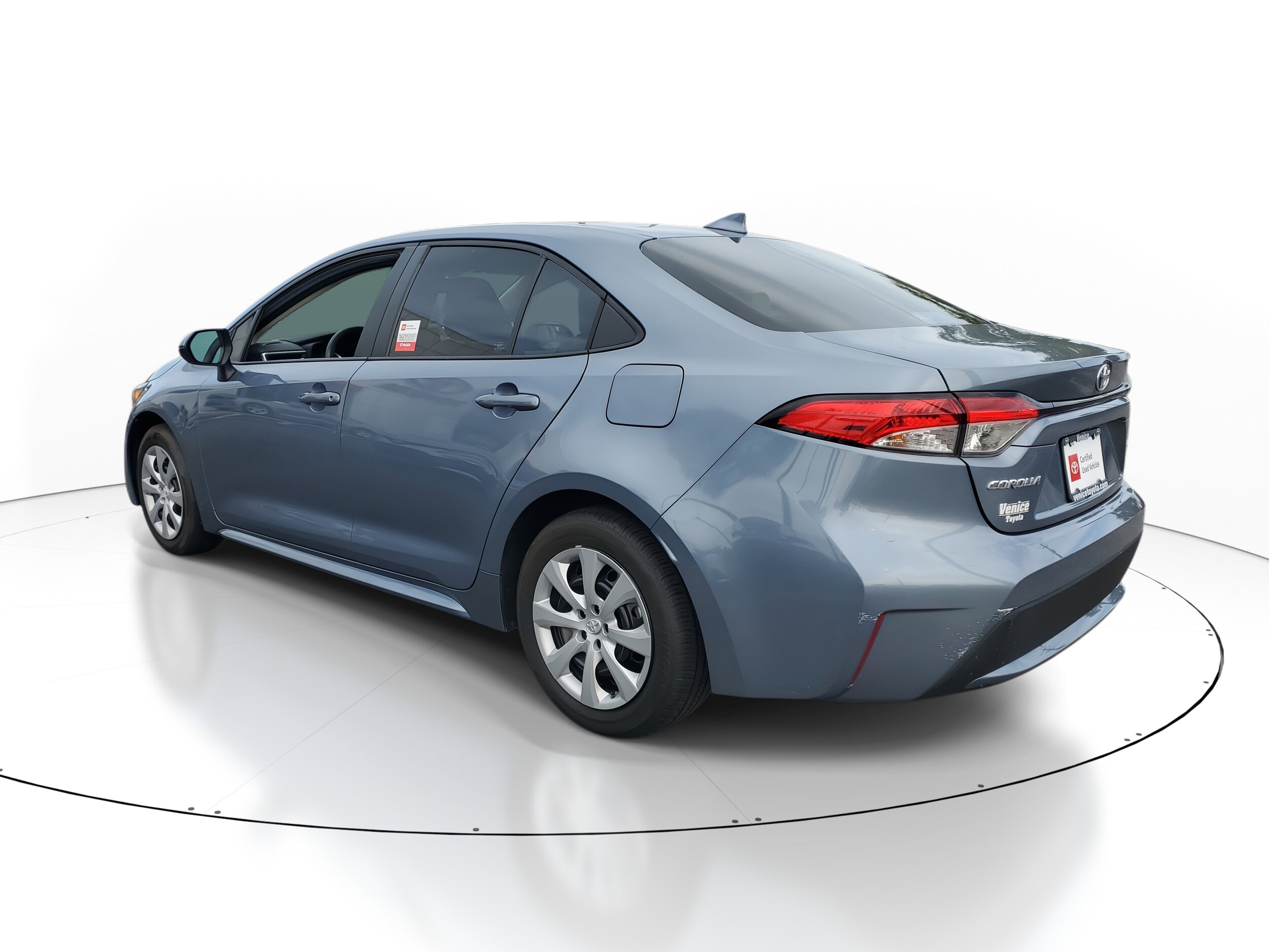 2022 Toyota Corolla LE photo 3