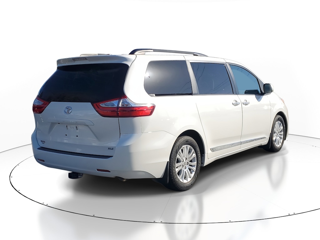 Used 2017 Toyota Sienna XLE 8 Passenger Van Passenger Van