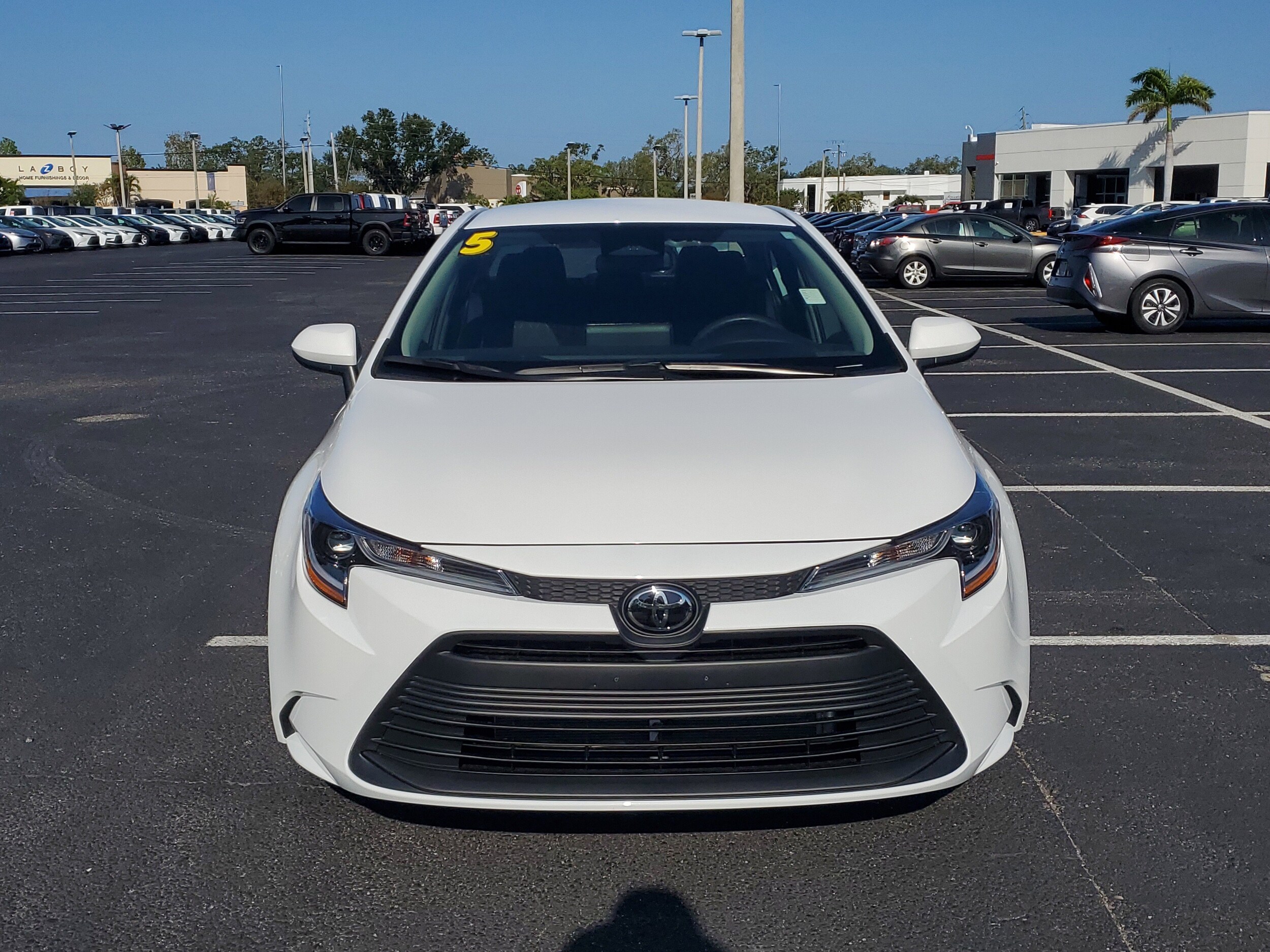 2025 Toyota Corolla LE photo 2