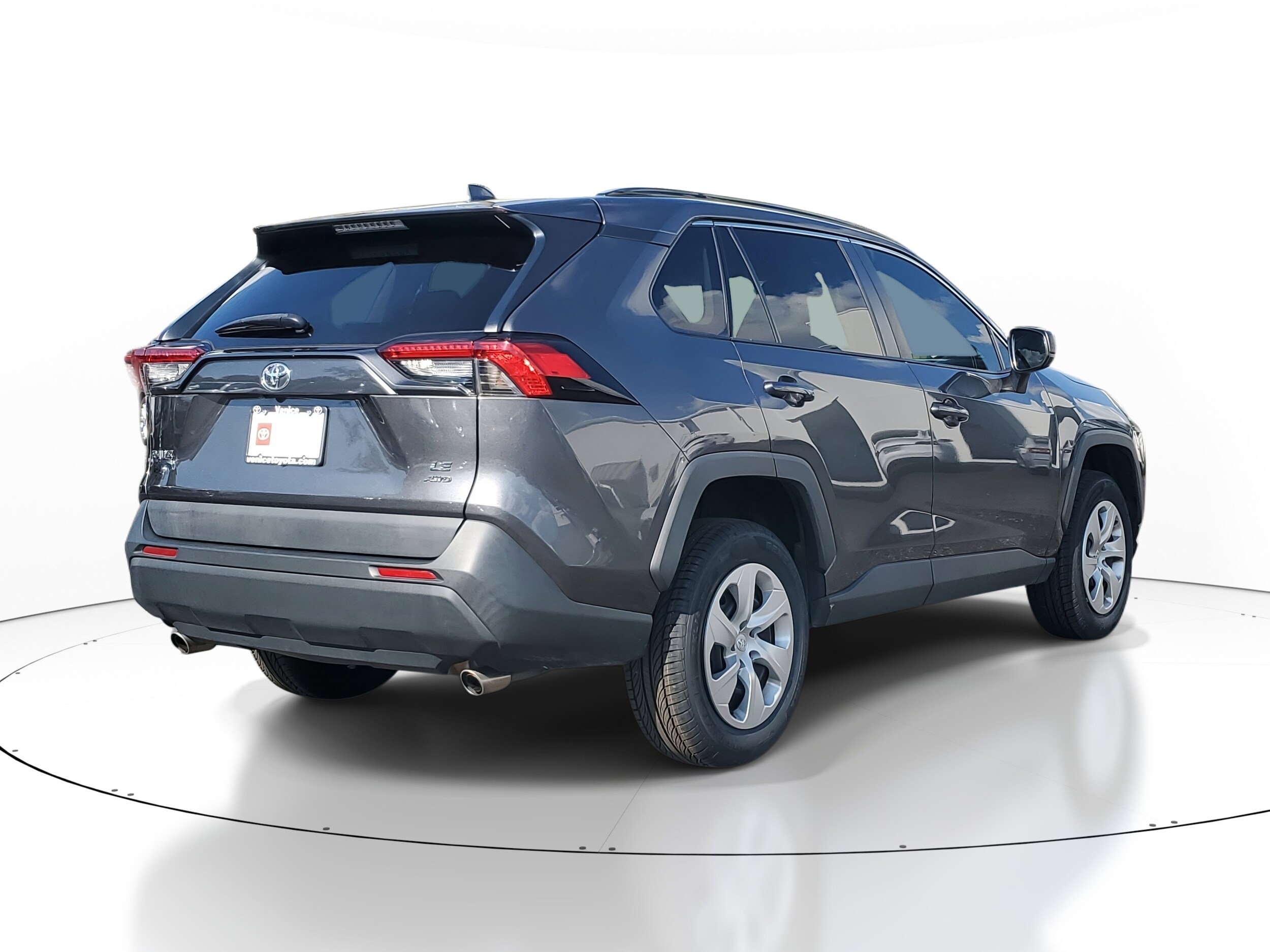 2021 Toyota RAV4 LE photo 4
