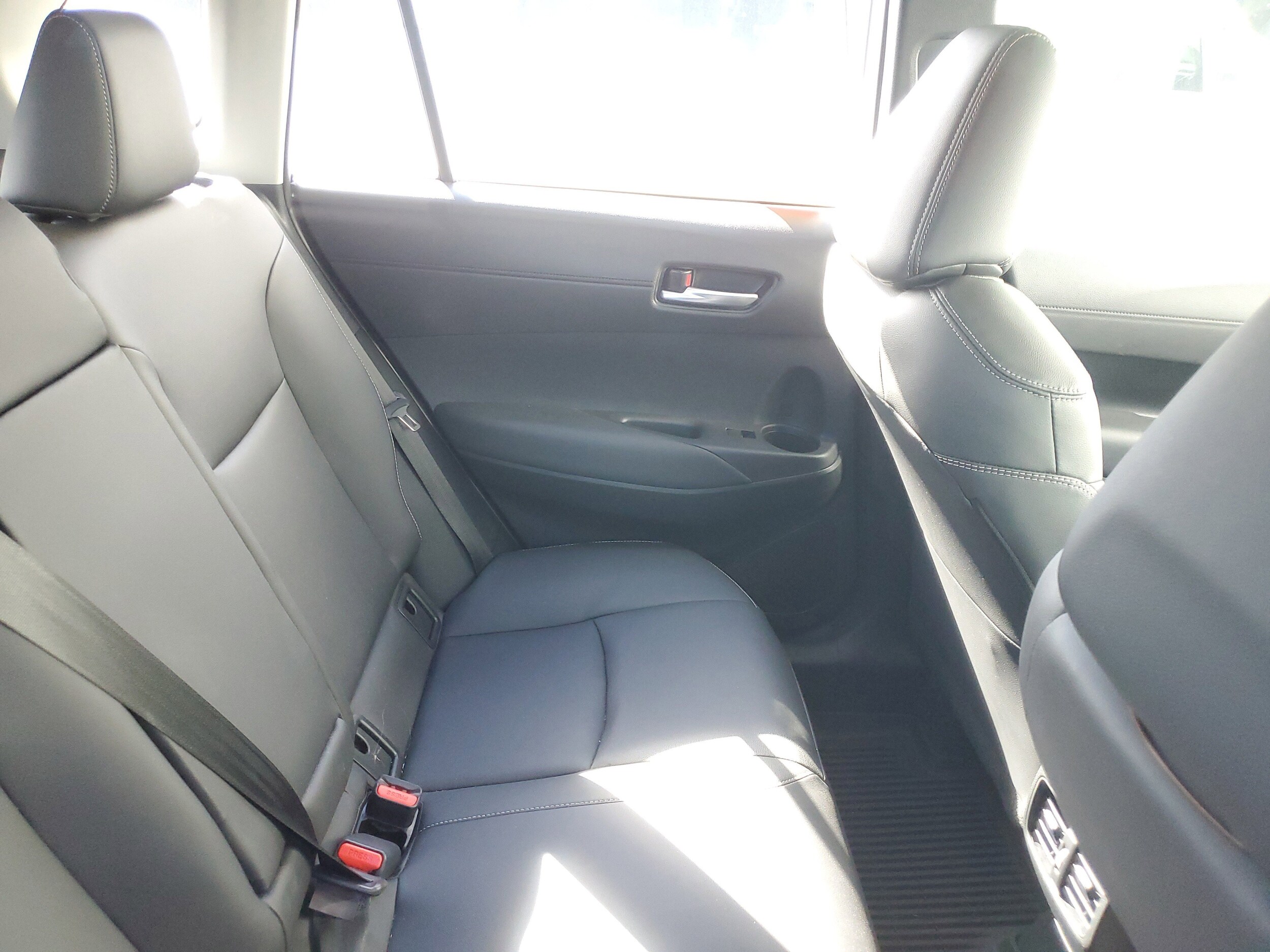 2023 Toyota Corolla Cross XLE photo 2