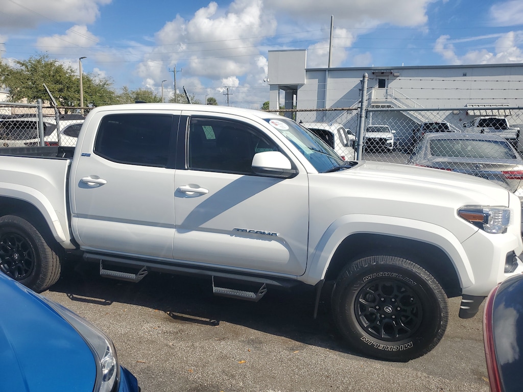 2021 Toyota Tacoma SR5 V6 photo 2