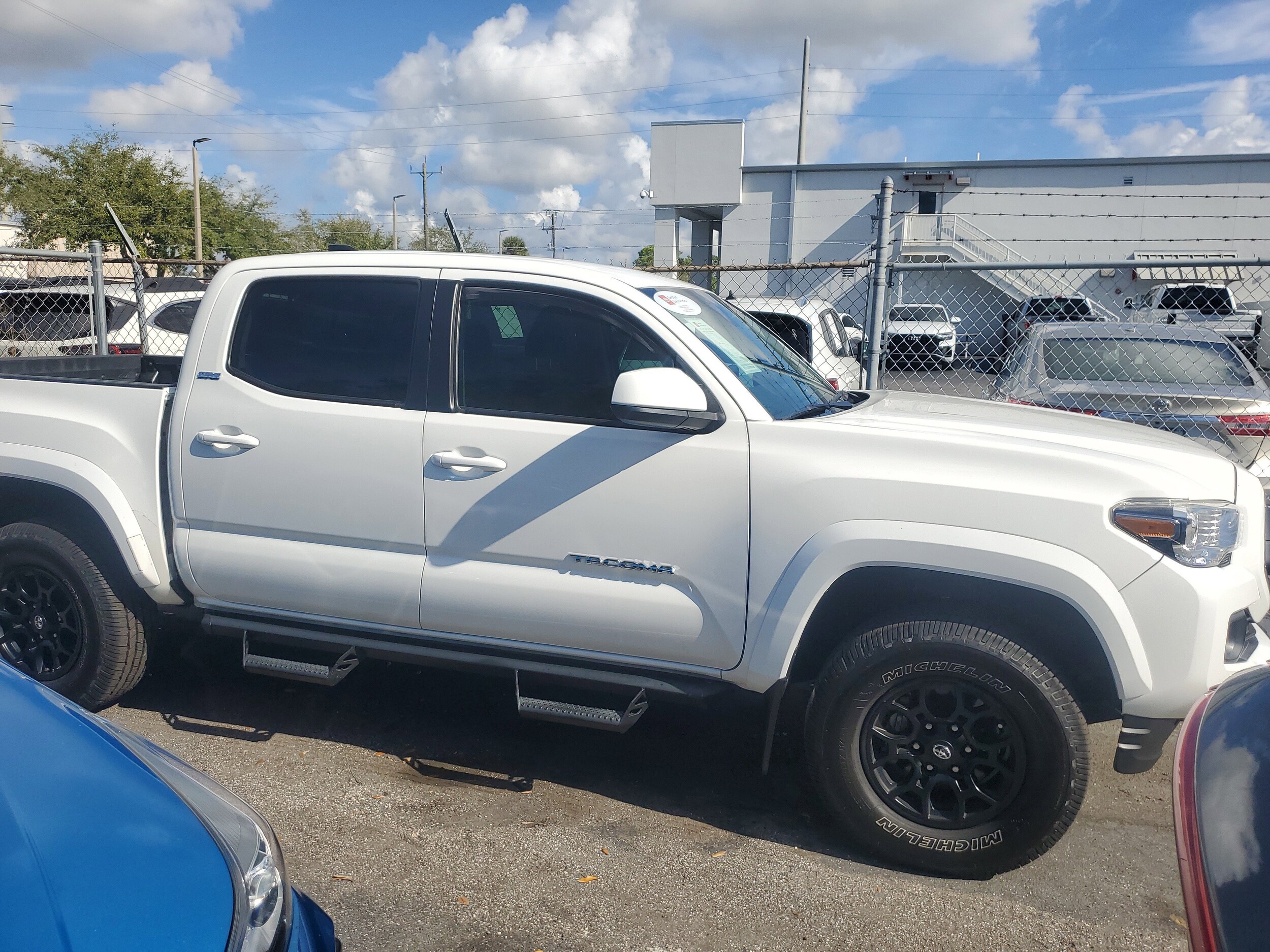 2021 Toyota Tacoma SR5 V6 photo 2