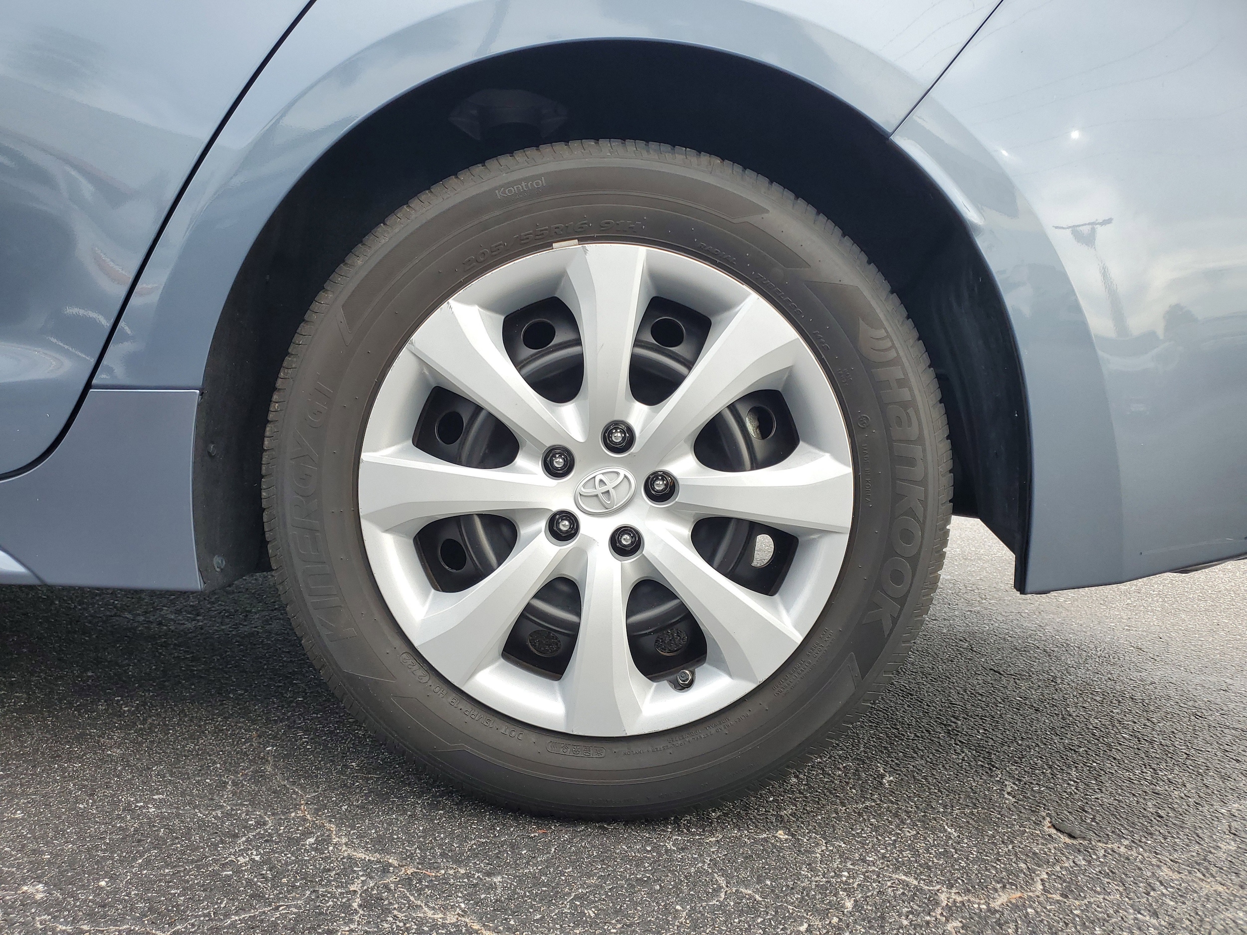 2022 Toyota Corolla LE - Photo 8