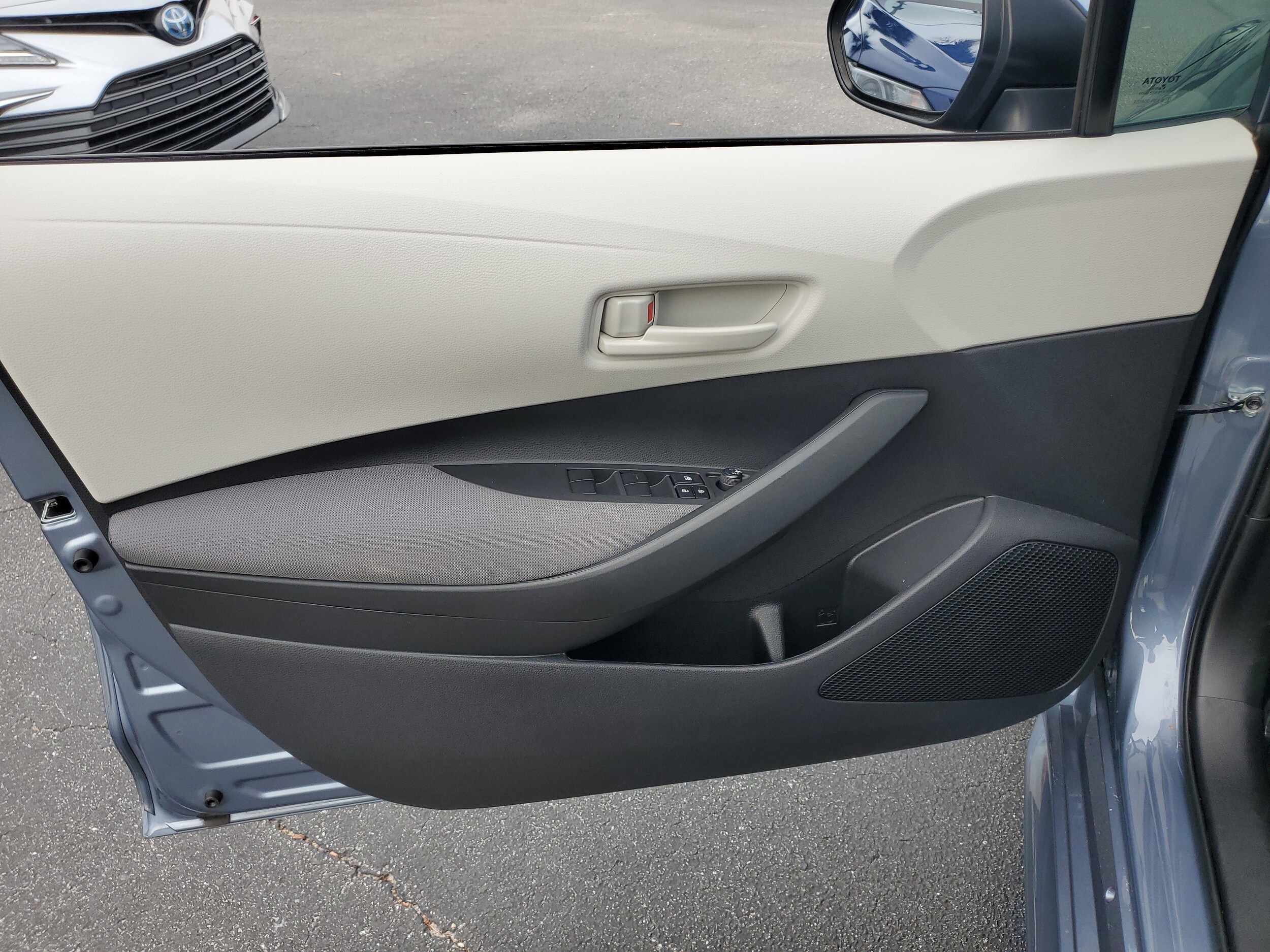 2022 Toyota Corolla LE - Photo 16